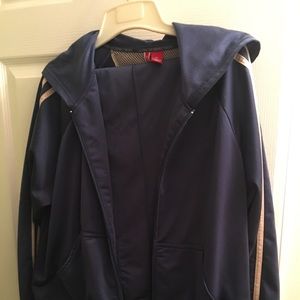 2 piece Gloria Vanderbilt jogging suit XL